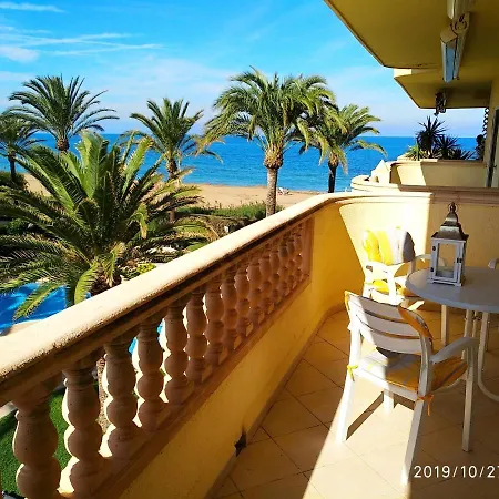 Estupendo En Primera Linea De Playa Y Con Vistas Al Mar Apartamento *