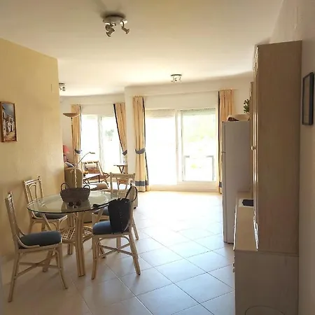 Estupendo En Primera Linea De Playa Y Con Vistas Al Mar Apartamento