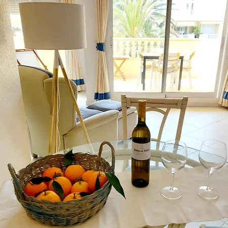 Estupendo En Primera Linea De Playa Y Con Vistas Al Mar Apartamento *