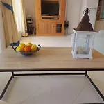 Estupendo En Primera Linea De Playa Y Con Vistas Al Mar Apartman