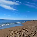 Estupendo En Primera Linea De Playa Y Con Vistas Al Mar Apartment