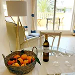 Estupendo En Primera Linea De Playa Y Con Vistas Al Mar Apartman *