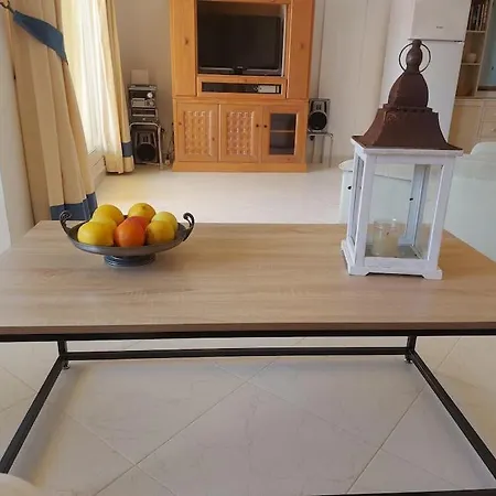 Estupendo En Primera Linea De Playa Y Con Vistas Al Mar Apartmán