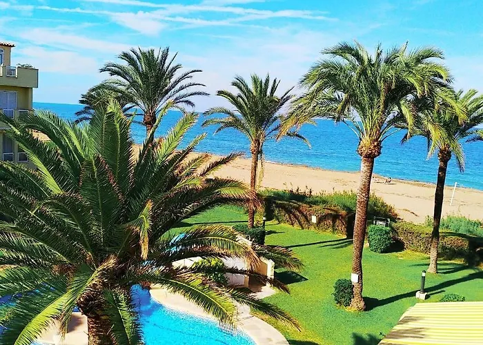 Estupendo En Primera Linea De Playa Y Con Vistas Al Mar *