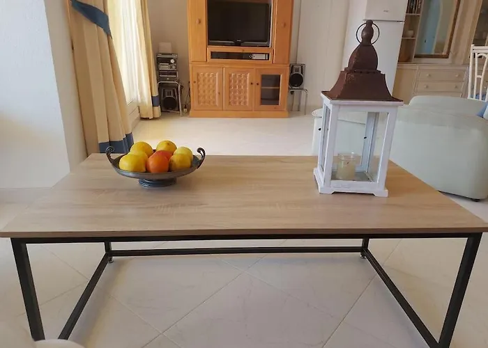 Estupendo En Primera Linea De Playa Y Con Vistas Al Mar Apartman